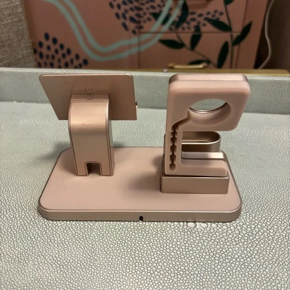 3-in-1 Charging Stand for AirPods, Apple Watch and iPhone - Picture 12 of 13
